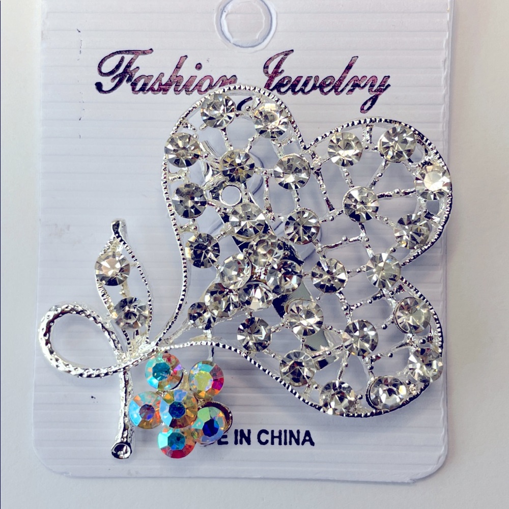 NEW Beautiful Brooch
